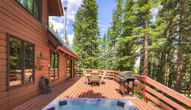 Rendezvous Chalet - Hot Tub, Views & Family Ready