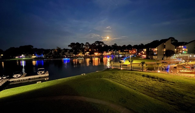 Renovated third floor lakefront condo, great views and direct lake access