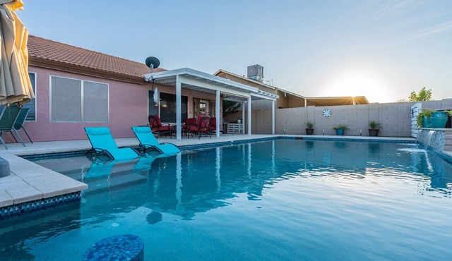 Resort Like, 12 min From Airport, Heated Pool & HotTub K2