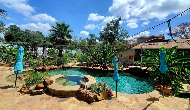 Resort Style Getaway--minutes from town