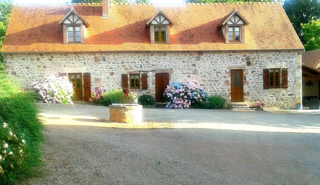 Restored farmhouse, pets allowed, near the Cher river in Haut-Bocage-Maillet