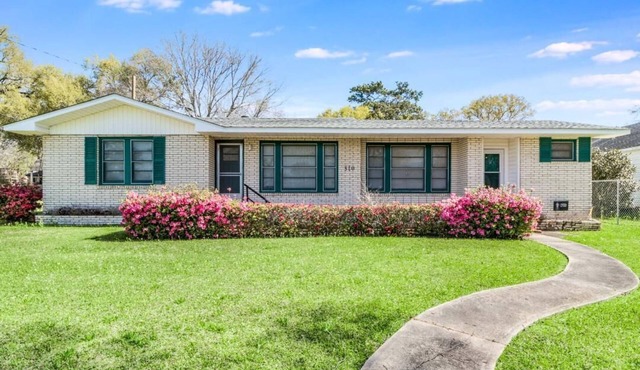 RETRO RETREAT - Perfect Get Away In Washington, La with WiFi, AC & MORE