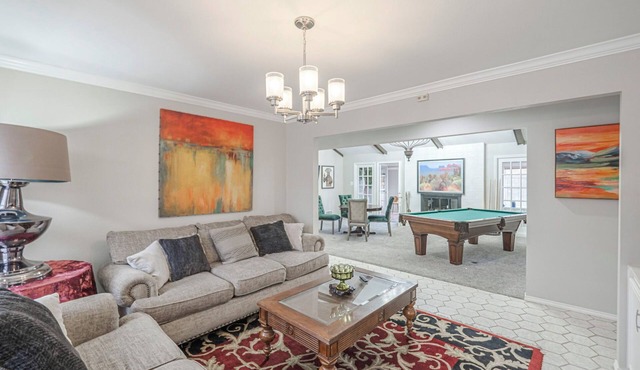Right At Home-Midland Posh & Private with Billiards