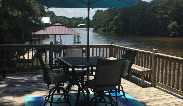 River front cabin on Caddo Lake /Big Cypress Bayou