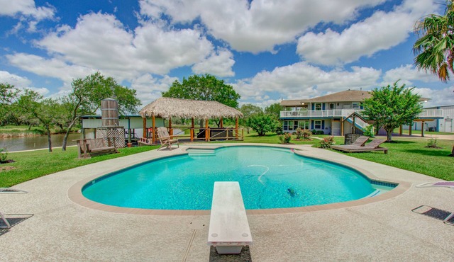 River Front W/Pool - Relax ~ Chocolate Bayou Ranch Home