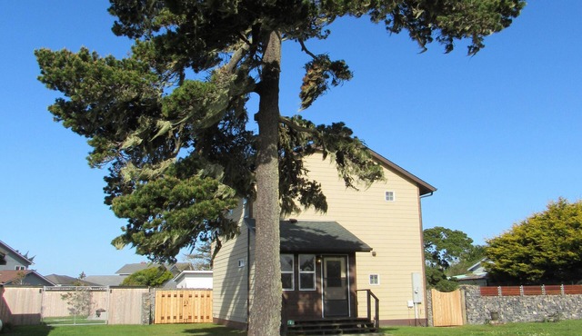 Rock and Wave Cottage At The Beach