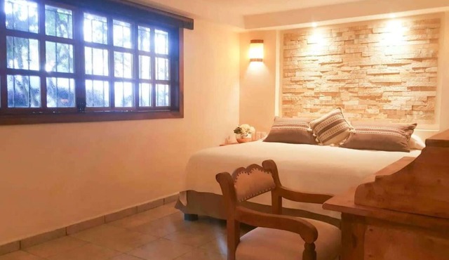 Romantic Getaway: Pools, Great Location Near Beach