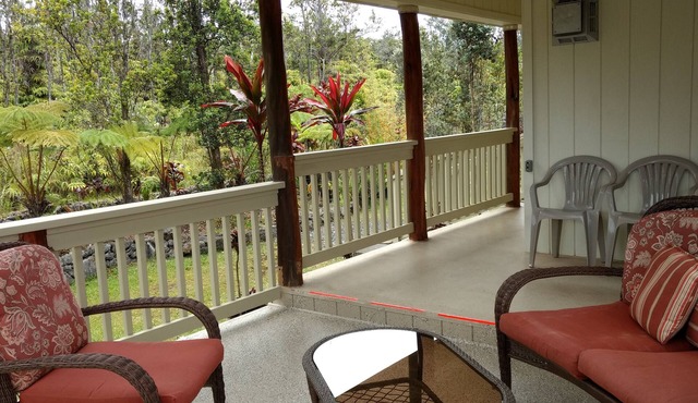 Romantic Rainforest Retreat near Hawaii Volcanoes National Park in Mountain View