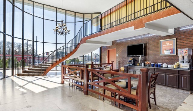 Rose City Inn & Suites