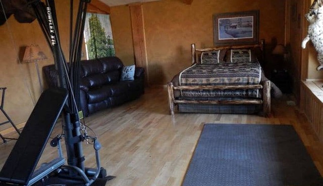 Rustic Accommodation with Breakfast near Shoshone National Forest, Wyoming in Meeteetse