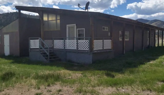 Rustic Cabin Rental near Rio Grande National Forest in Villa Grove, Colorado