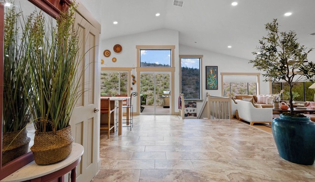 Sabino Canyon Poolside Escape