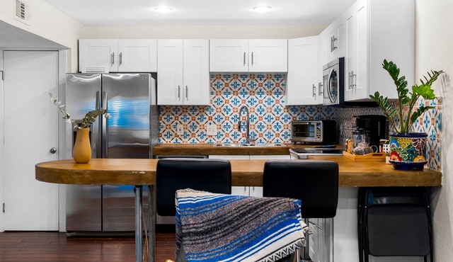 Safe & Quiet Oasis in DT ~Perfect Location~