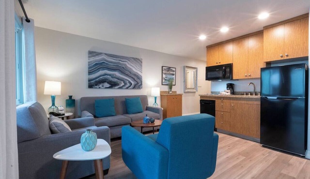 San Clemente Paradise Found! Private Patio, Kitchenette, Pool!