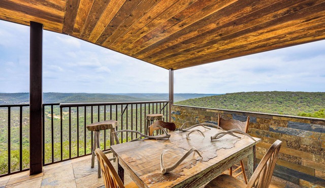 Scenic Leakey Vacation Rental w/Private Patio!