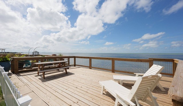SEA-VISTA | 2BD Waterfront Kid & Pet Friendly Home