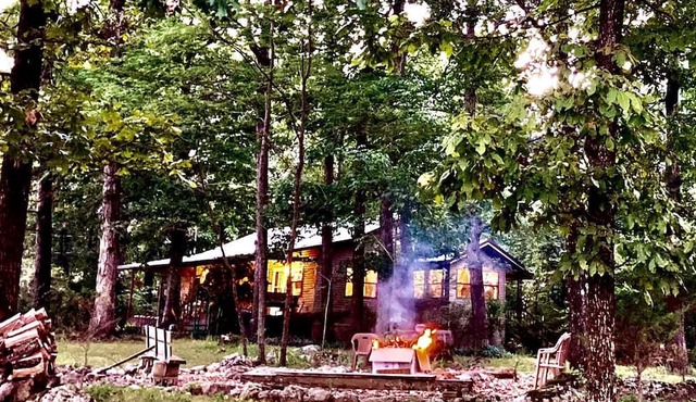 Secluded Lakefront House Nestled in the Woods for an Unforgettable Adventure in Nature in Williford, Arkansas