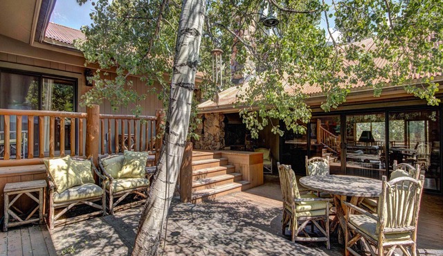 Secluded Lodge On Large Mountain Ranch