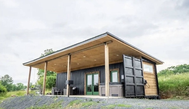 Secluded Mountain Container - Hot Tub & King Bed
