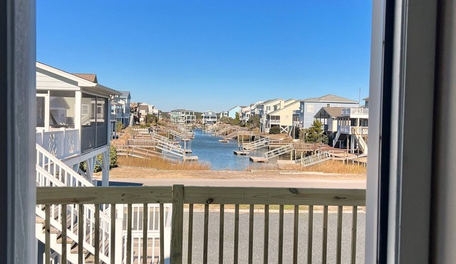 Second Row, Canal View, Pet Friendly: Your Perfect Beach Getaway! in Sunset Beach