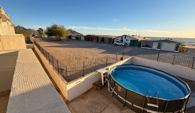 Shoreline Condo 5 Desert Oasis, Free Wifi, Cool A/C