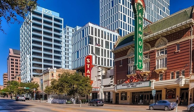 Short Drive to Darrell K Royal–Texas Memorial Stadium, FREE Parking, Pool!