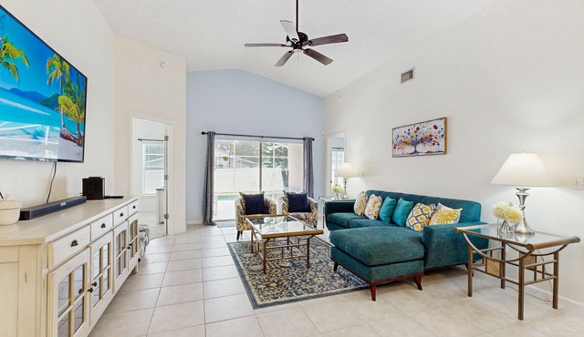 Single-level home with private pool, close to shopping & attractions in Clermont