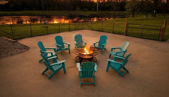 Single Story, 3500 sq Ft, fenced, 11-Acre Ranch, pond, two King Suites, Off I-30