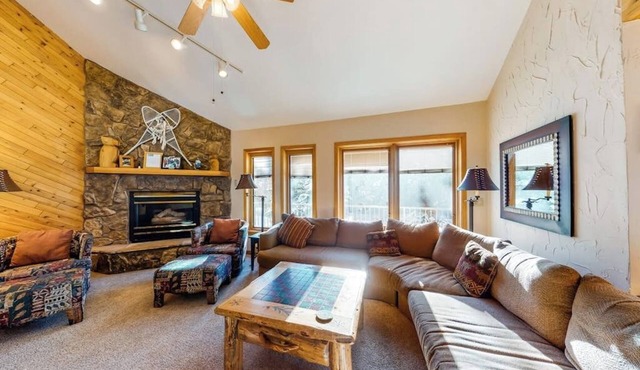 Ski-In Retreat w/Ski Views, Private Hot Tub, 2 Fireplaces - Short Walk to Lifts