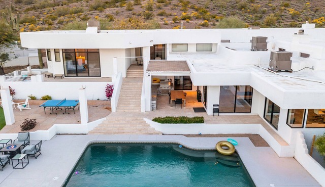 Sky Villa Paradise: Sleep in the Clouds w/Heated Pool, Putting, Gym