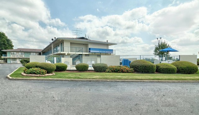 Skyline Inn