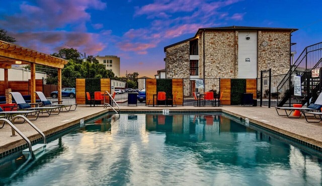 Sleek 1BD Retreat Only 10 Minutes to Downtown Austin
