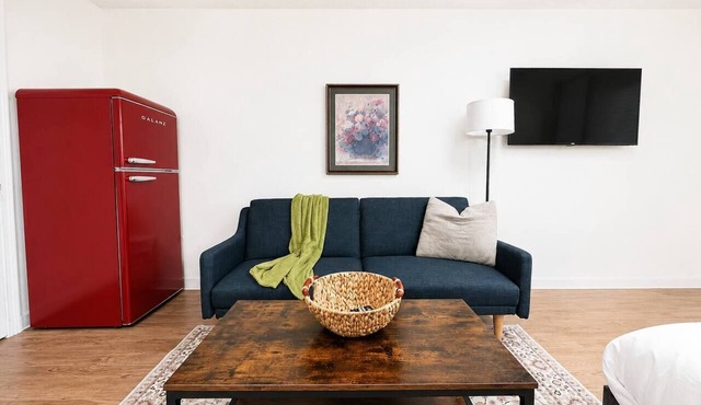 Sleepover | Quaint Studio + Gym - Austin TX