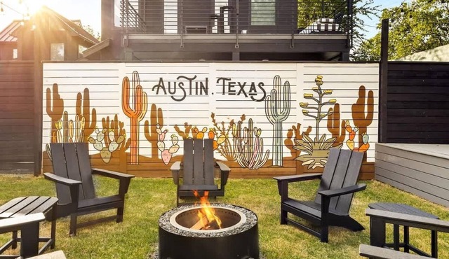 Sleeps 12, Pool, Games, Fun, Mins from Downtown
