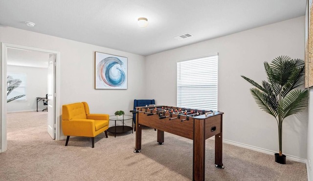 Sleeps 12 |Private BRs, WiFi, Kitchen