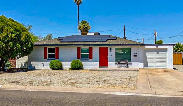 Snowbird-friendly home with central AC, washer/dryer & free WiFi - near golf