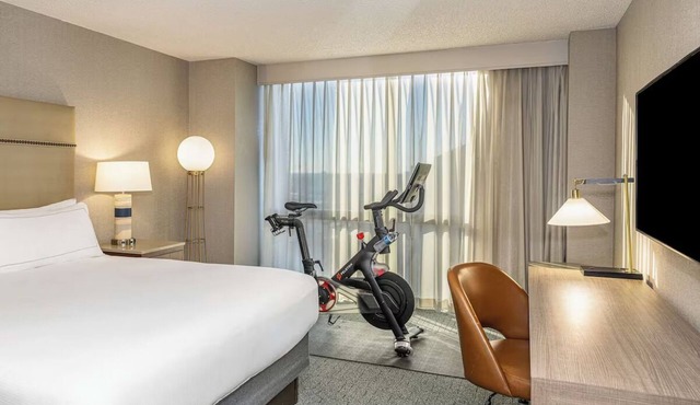 Sophisticated & Stylish Room w/Work Desk Near Business Destinations