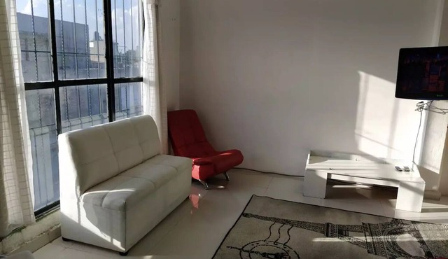 Spacious 1st floor loft Metrobus works