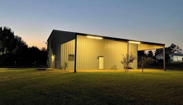 Spacious 3 bedroom barndominium at the Speedway
