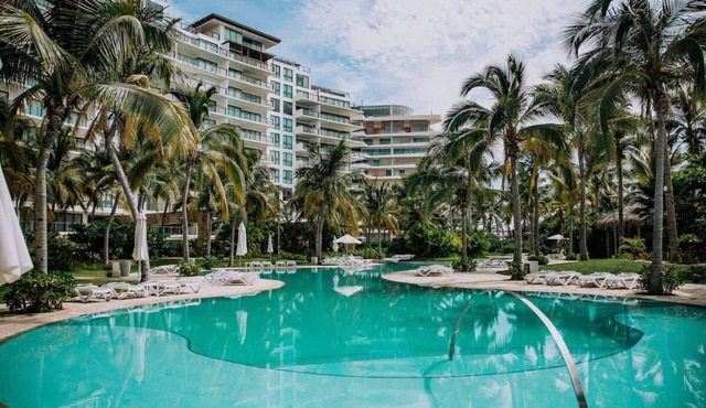 Spacious 3BR w/Terrace in La Isla Acapulco