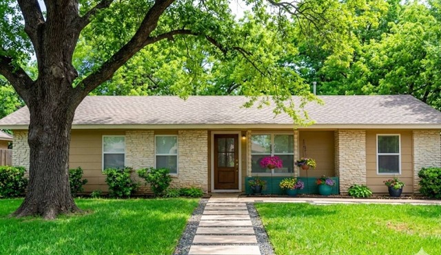 Spacious 3BR SoCo Family Home❤️ Large Private Yard | Minutes to Downtown
