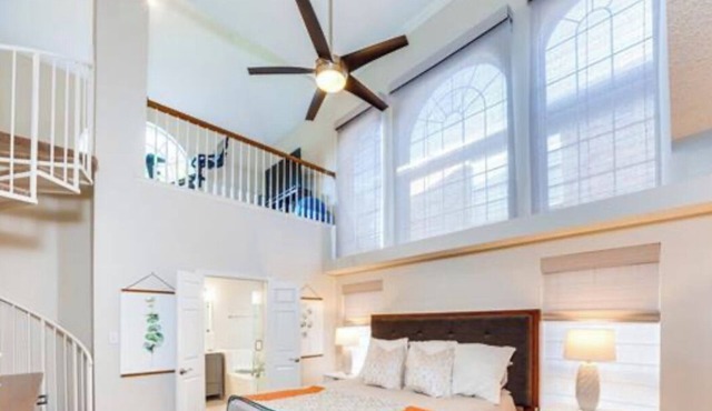 Spacious 4-bedroom house in fantastic Addison with a Pool