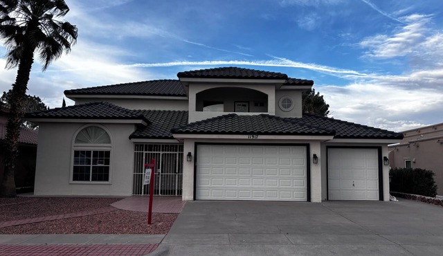 Spacious 4-bedroom house in peaceful El Paso with AC