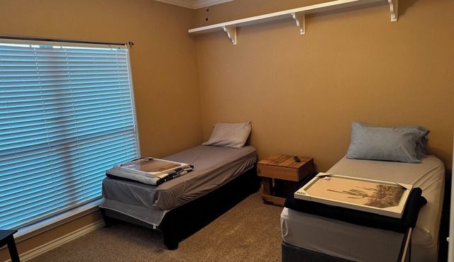 Spacious 4-bedroom house in Midland with AC