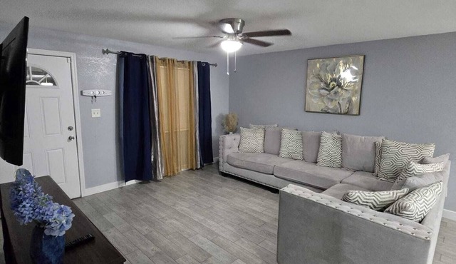 Spacious 4-bedroom house in amazing Phoenix with cool AC and Pool