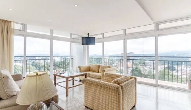 Spacious 4-bedroom apartment, amazing views, parking