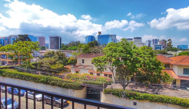 Spacious 4-bedroom apartment, Amazing Views, Parking