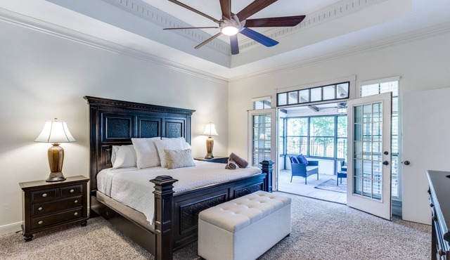 Spacious -5 bed-5ba Golf Course - Lake Access - Pet Friendly - Long-Term Stays