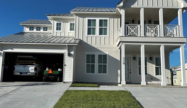 Spacious 5-bedroom house on Mustang Island with private beach access.Sleeps 11