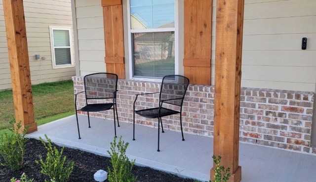 Spacious 5-bedroom house with AC, WiFi minutes from Texas A&M University